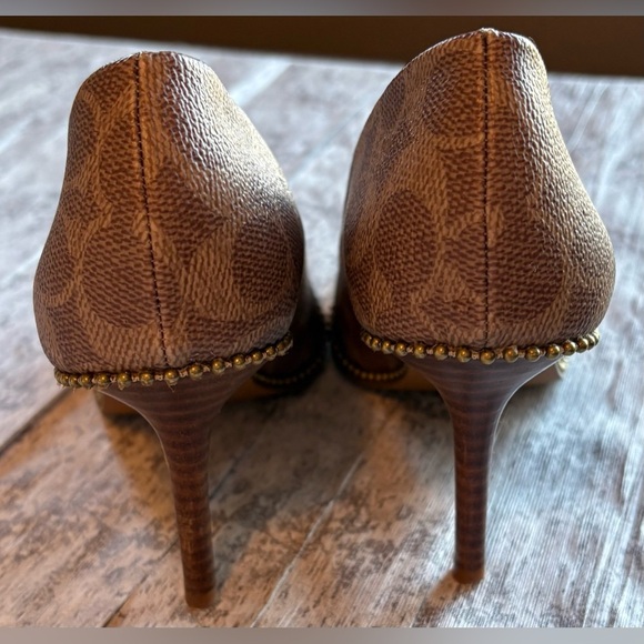 Preloved COACH Samantha Pump In Signature Canvas Women's Size 6.5 - Picture 6 of 12